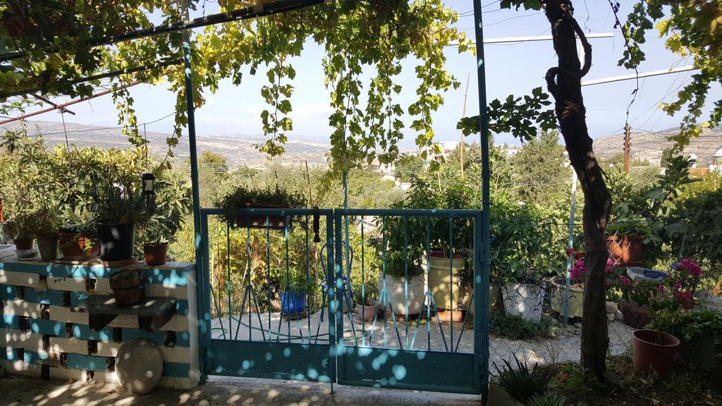 Faith'S Stone House Pension Simou Buitenkant foto